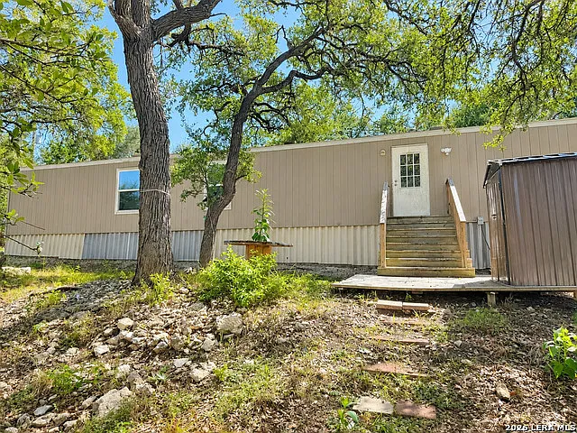 3 bed, 2.0 bath, 924 sqft, $1,300 — Photo 2