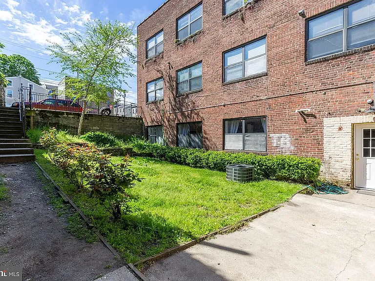 200 Krams Ave #21 — Photo 9
