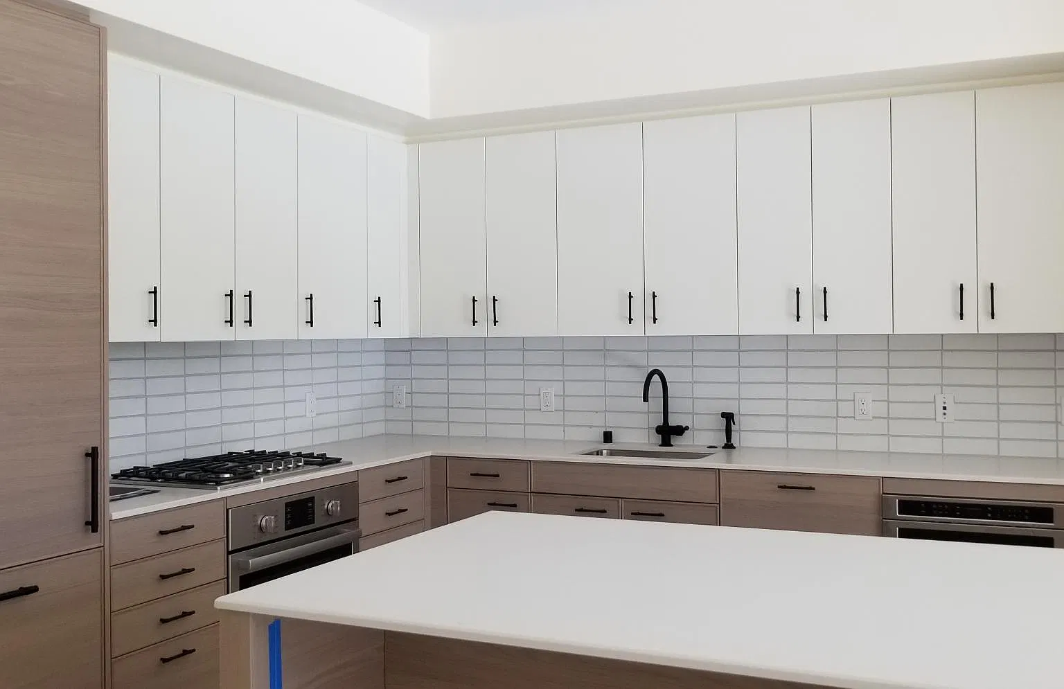 2 bed, 1069 sqft, $8,350 — Photo 4