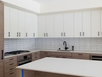 1598 Bay St Unit 302 - Image 3