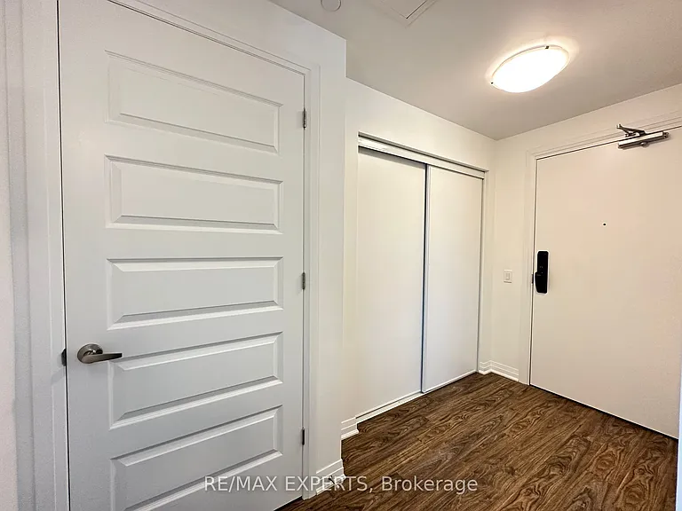 95 Dundas St W #206 — Photo 9