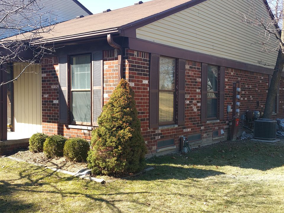 End unit w/patio