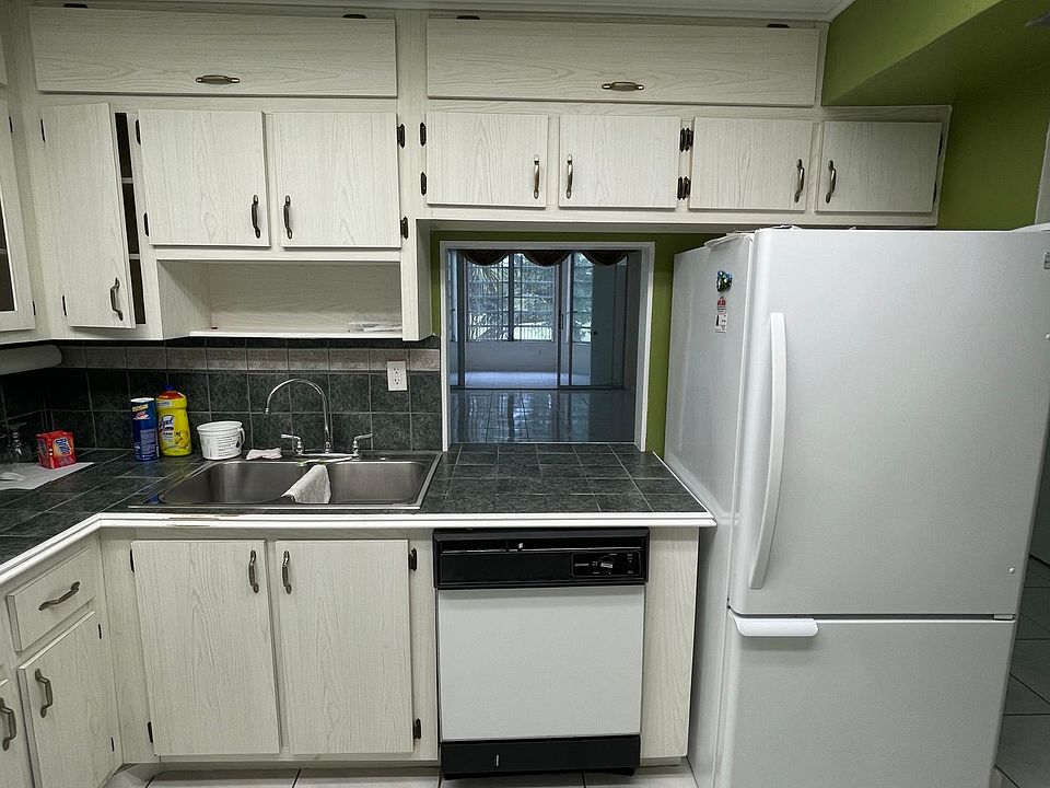 1st image of 1401 NE 191st St #1