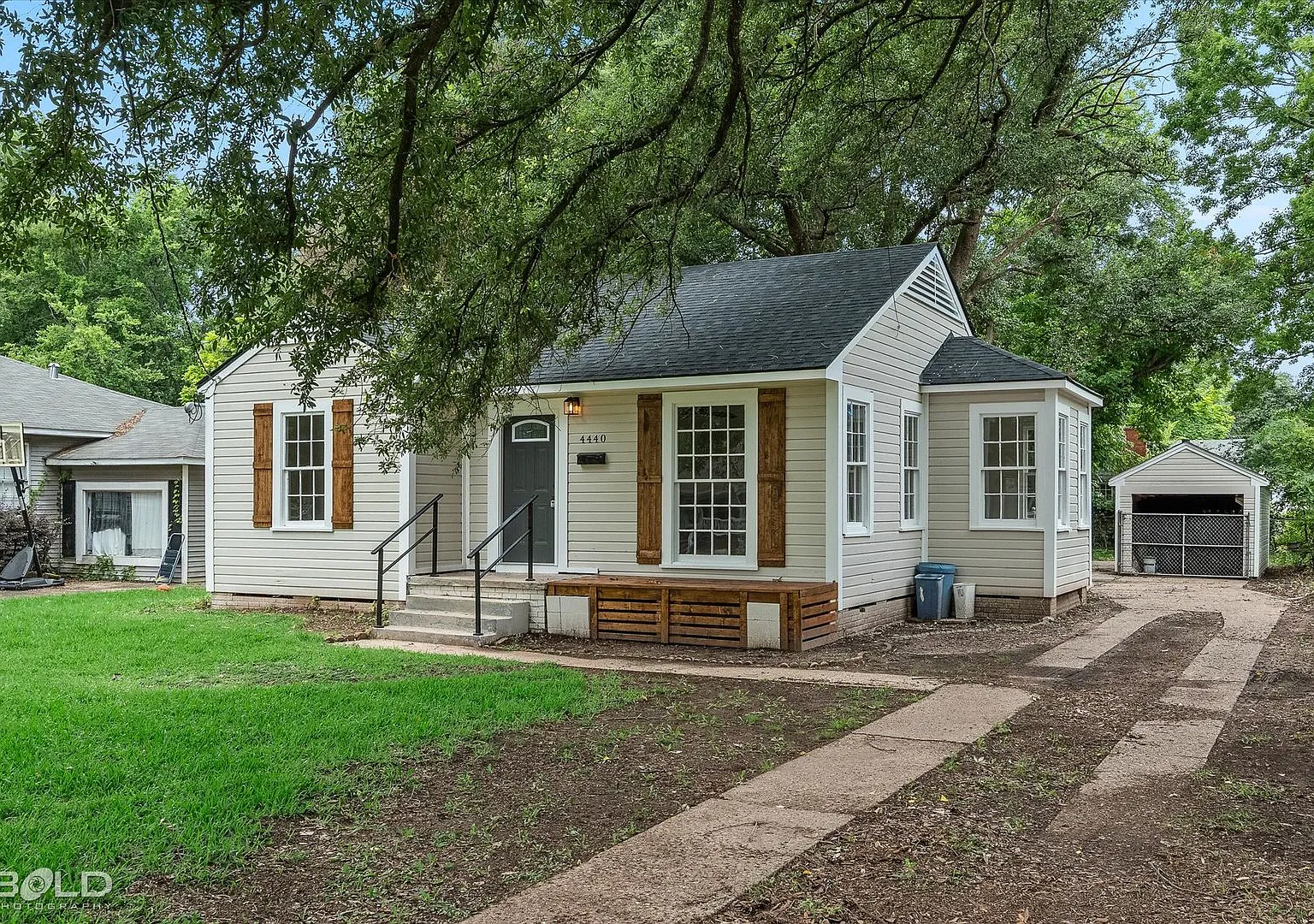 $300. off the first month rent!! Move in Special! Remodeled...Ready for tenant — Photo 4
