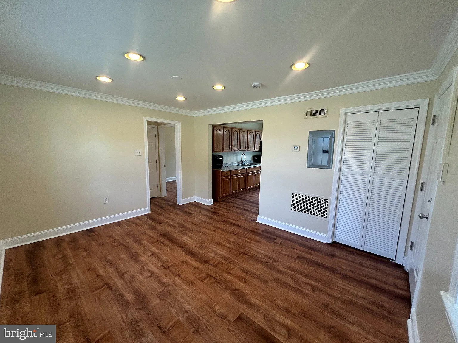 1 bed, 1.0 bath, 1326 sqft, $1,100 — Photo 2