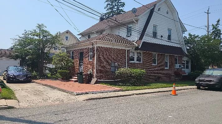 1st image of 1070 Dickens St