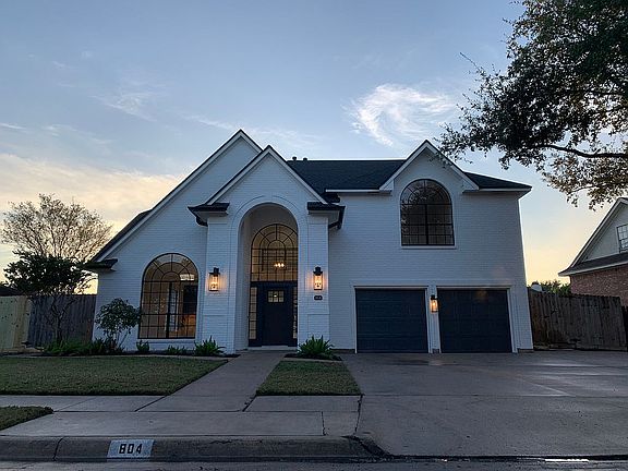 2nd image of 804 Charleston Dr