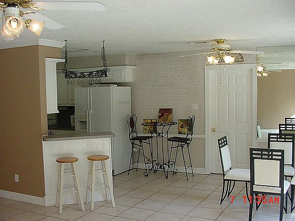 3rd image of 17102 Live Oak Cir
