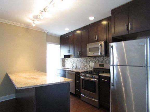 5th image of 254 Grove St APT 3