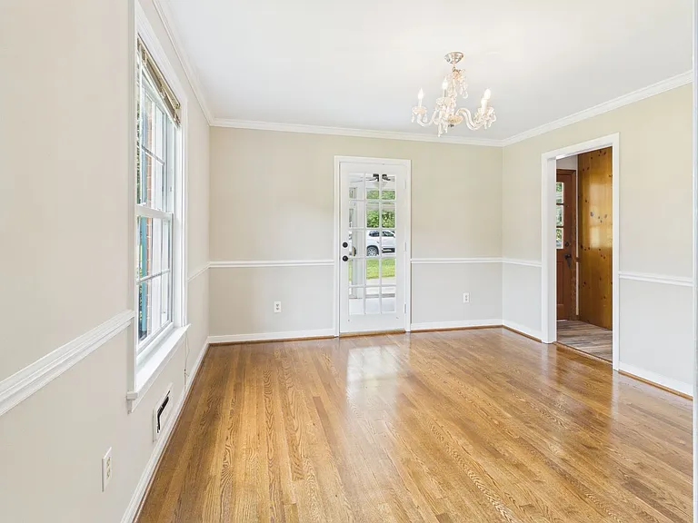 1519 Chauncey Ln — Photo 17