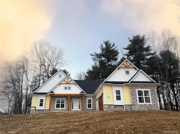 9691 Chalfonte Dr, Brighton, MI 48116