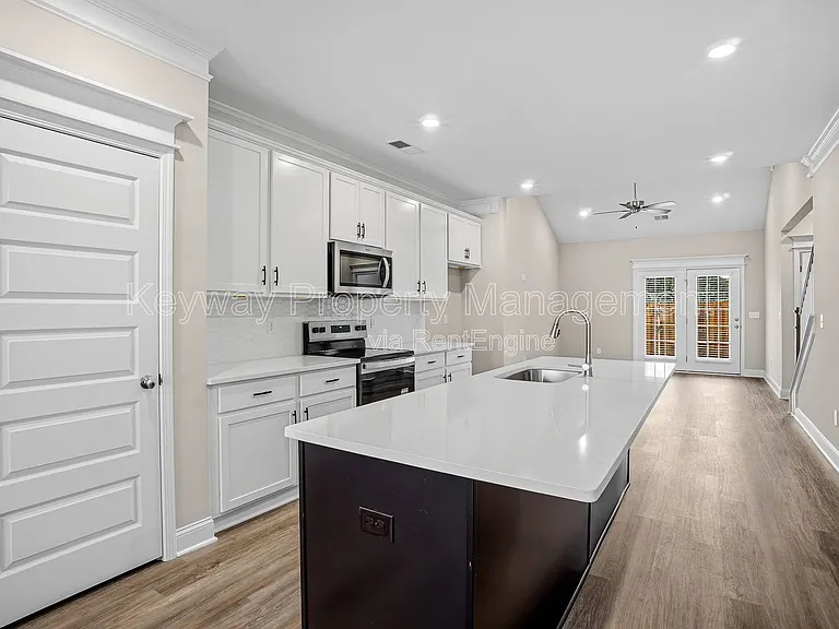2106 SE Denmark Ave — Photo 7