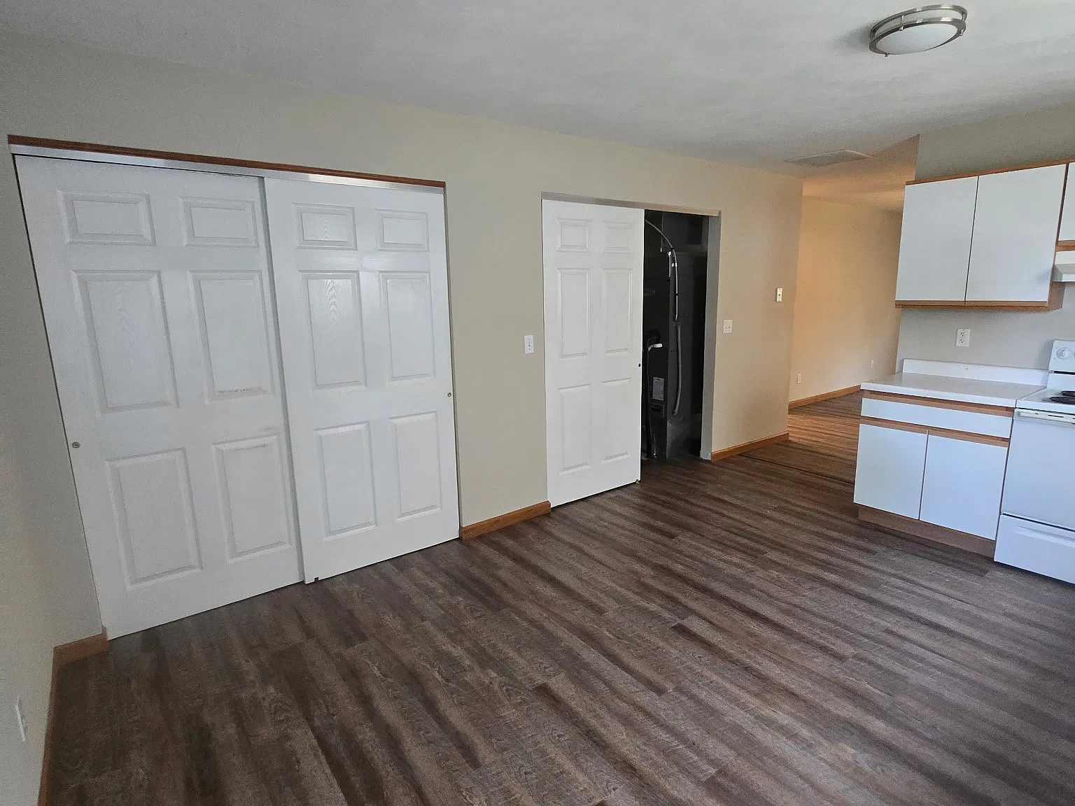 2 bed, 1090 sqft, $1,595 — Photo 4