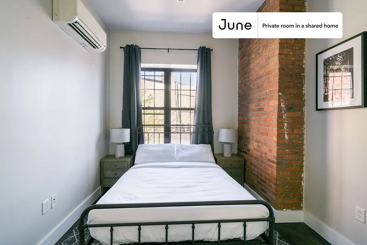 Full bedroom in 4 bed/2 bath home in Bedford-Stuyvesant #1241 C — Photo 2