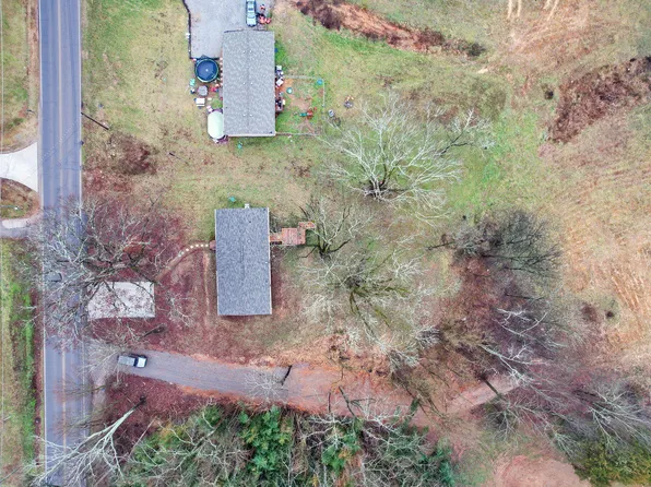 1215 Sweetwater Vonore Rd, Sweetwater, TN 37874