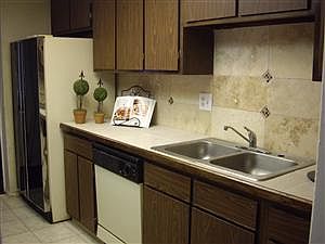 4th image of 7015 W Wilshire Dr