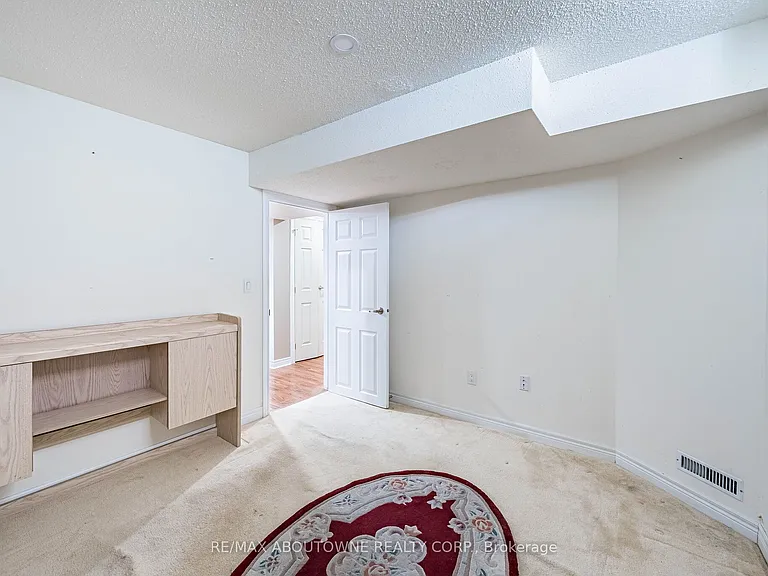 3221 Erin Centre Blvd #BASEMENT — Photo 26