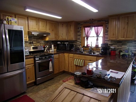 2nd image of 214 N 1st St