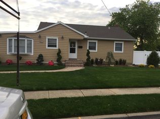 37 Joludow Dr, Massapequa Park, NY 11762