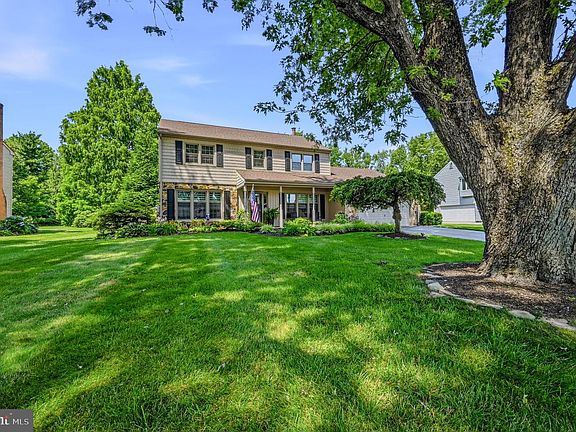 3rd image of 106 Country Flower Rd