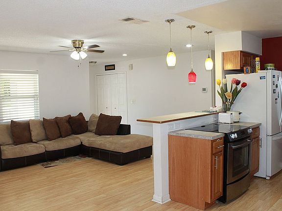 3rd image of 804 Raven Ave