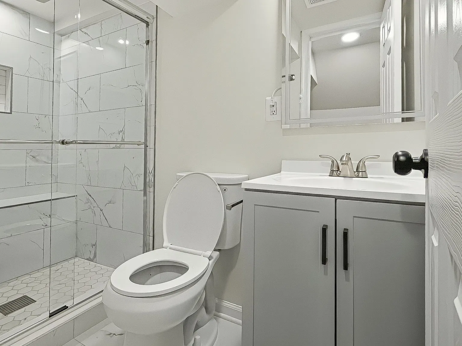 6 bed, 1890 sqft, $6,500 — Photo 2