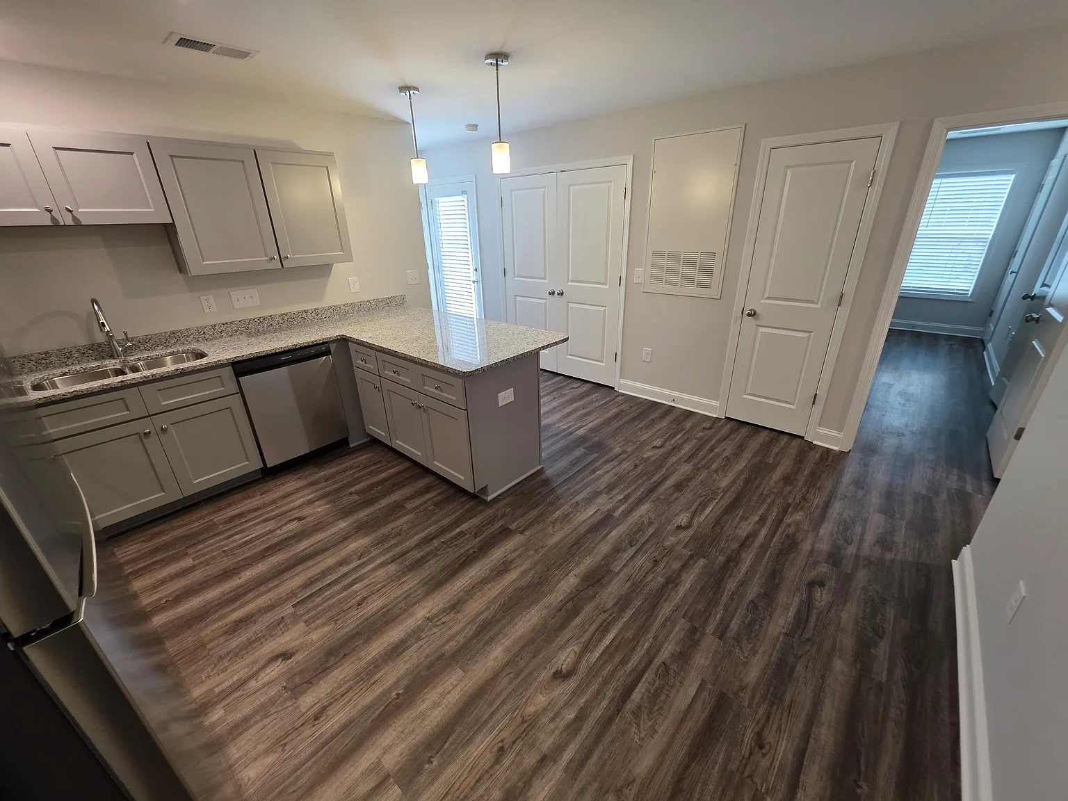 3 bed, 1368 sqft, $1,595 — Photo 3