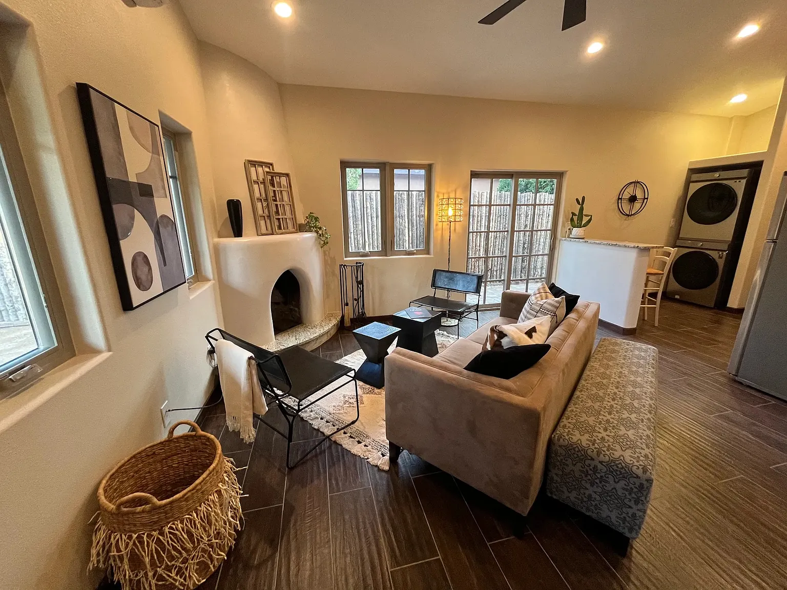 2 bed, 788 sqft, $2,400 — Photo 2