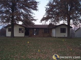 4 Illini Dr, Lincoln, IL 62656