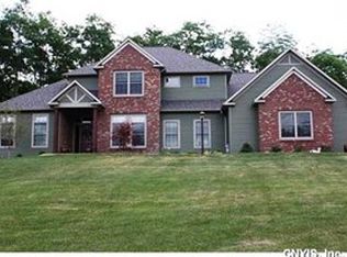 707 Front Royal Cir, Fayetteville, NY 13066