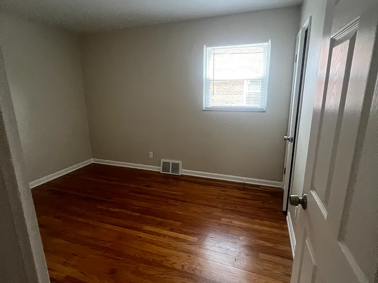 472 E 222nd St #1 — Photo 18