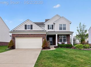 30192 Macintosh Ln, New Hudson, MI 48165