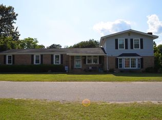 17 Tucker St, Greeleyville, SC 29056
