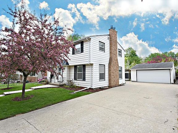 2nd image of 24 Logan Ave W