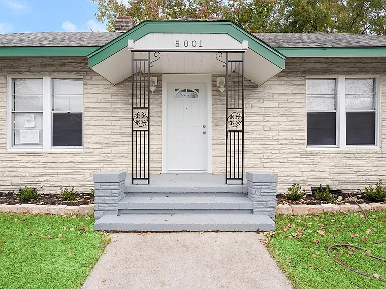 5001 McKinney St — Photo 1