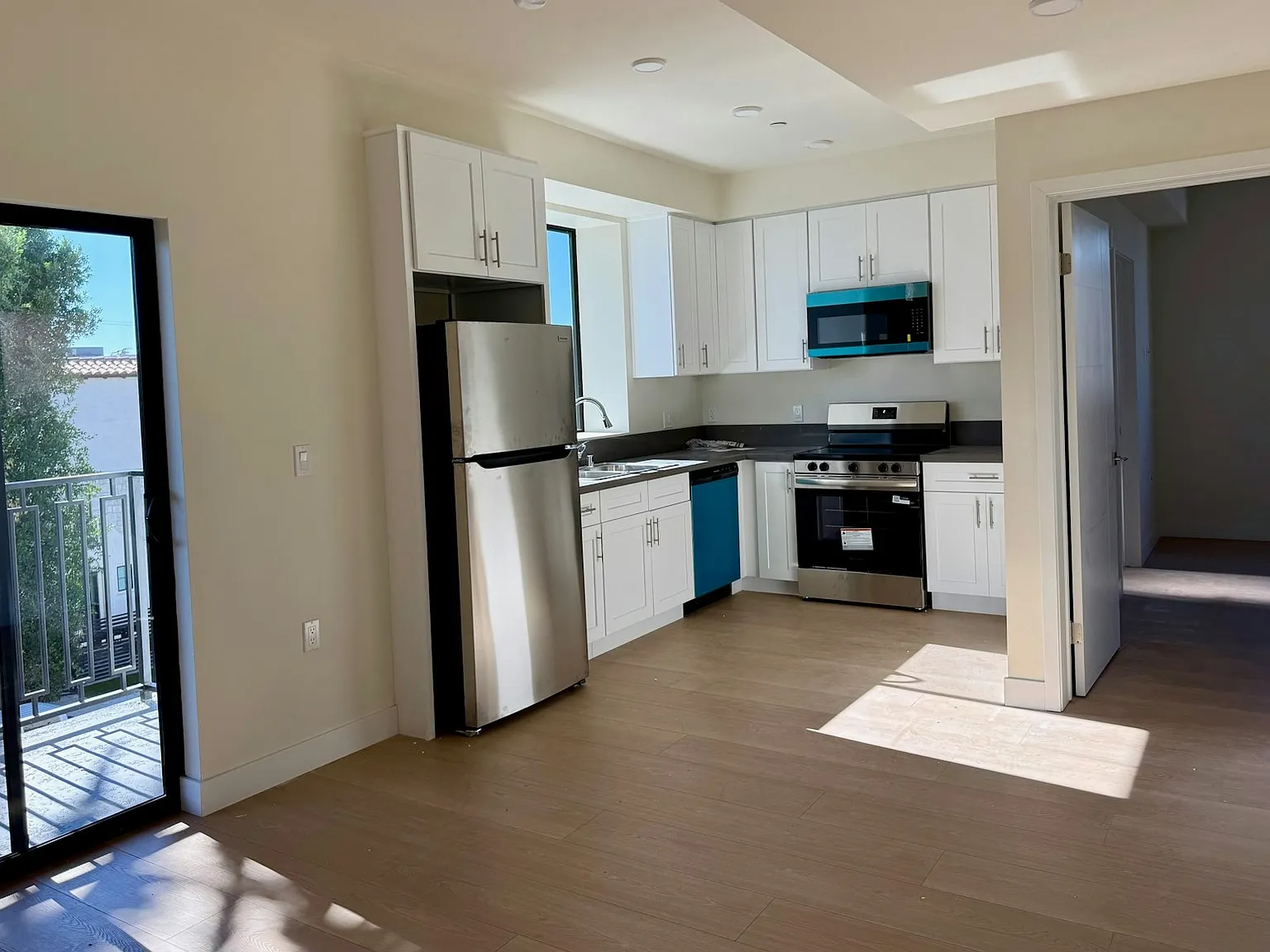 14535 Weddington Street, Unit 1BD E-Model — Photo 3