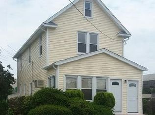 15 N Montgomery St, Valley Stream, NY 11580