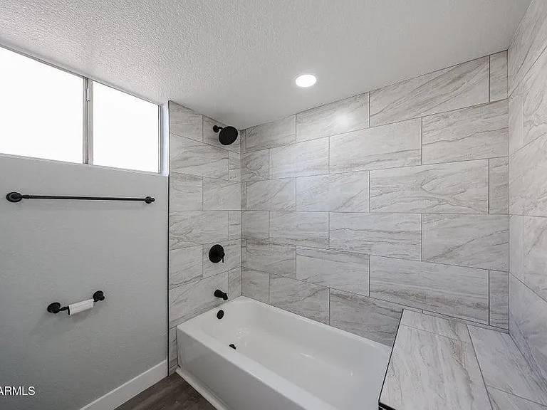 3951 E Waltann Ln — Photo 11