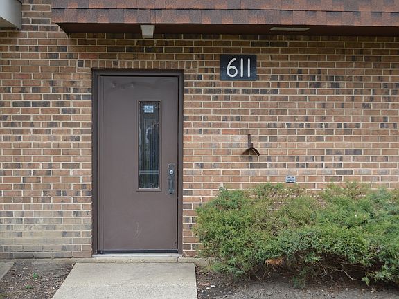 3rd image of 611 W Central Rd APT A4