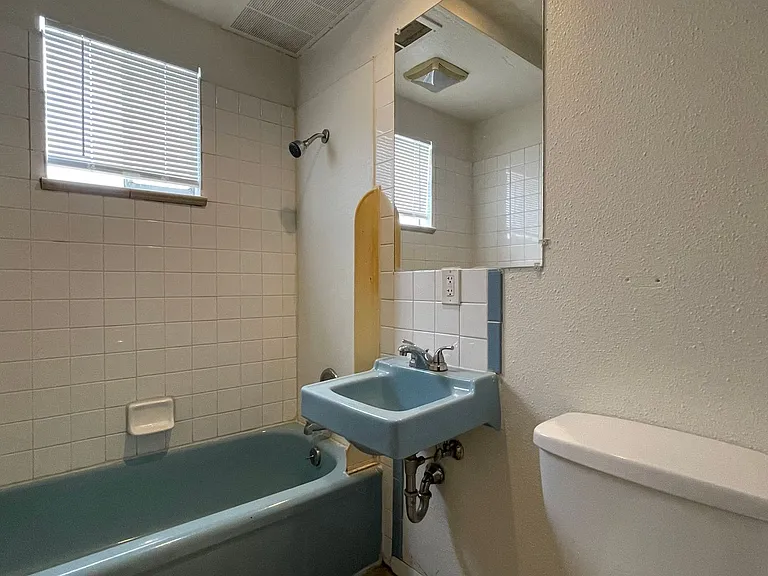1313 Burton Ct — Photo 16