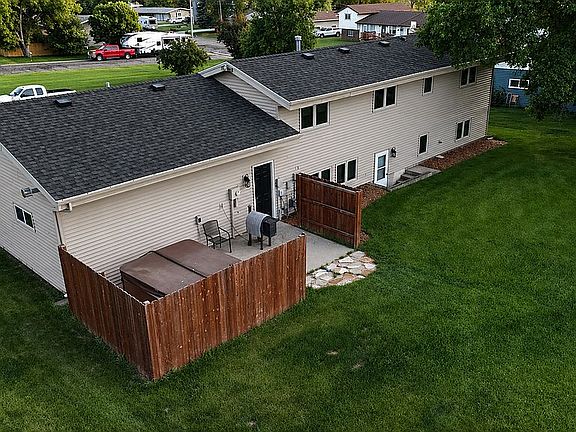 2nd image of 252 Coulee Dr