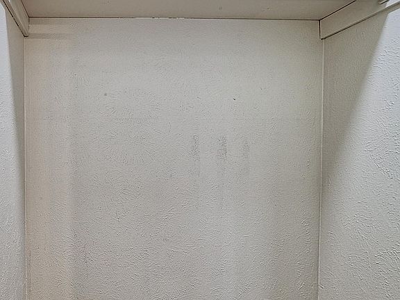 5th image of 1633 Japonica Ln