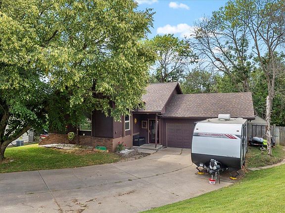 2nd image of 1216 Timber Ln