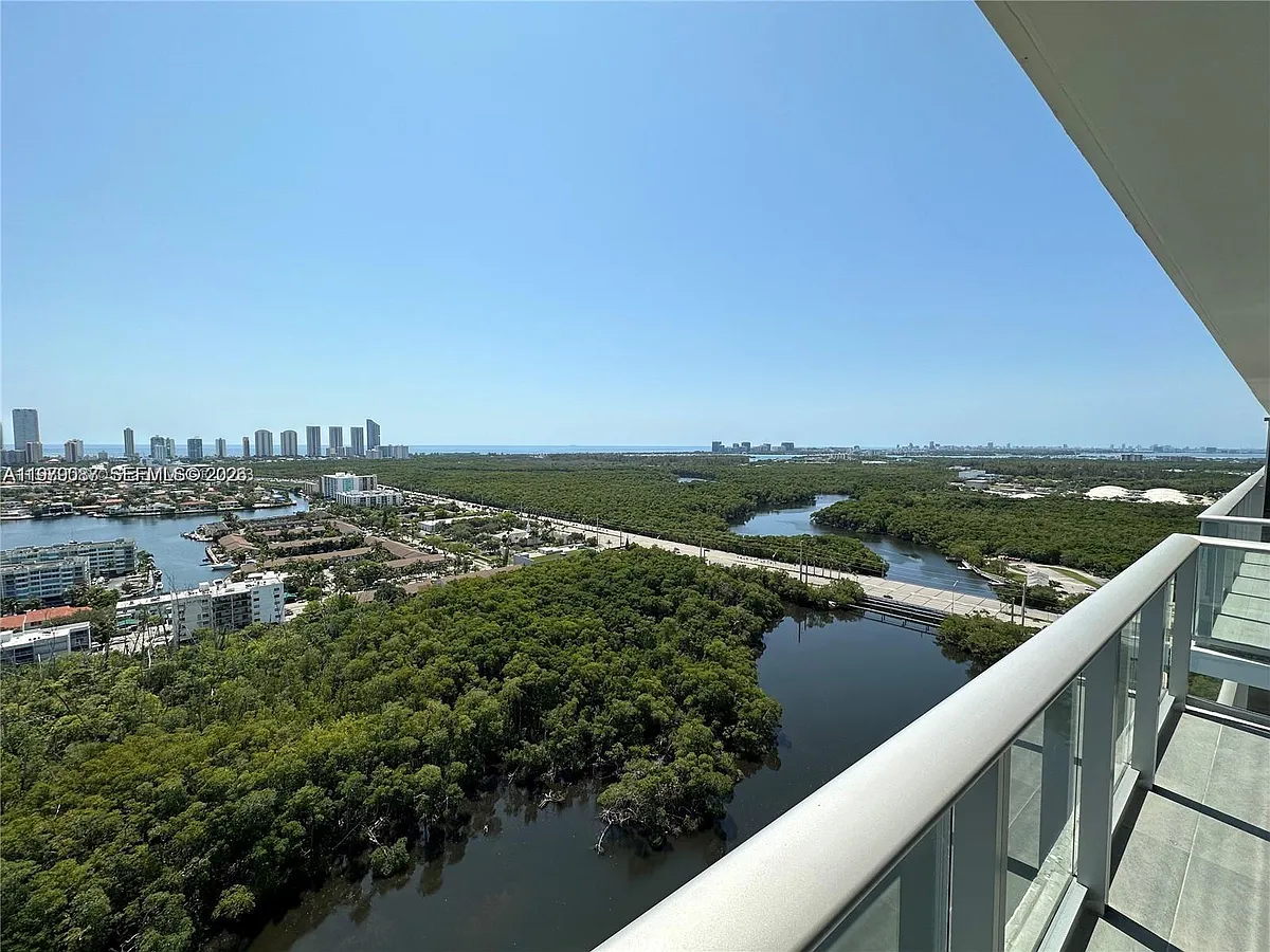 Building Photo - 16385 Biscayne Blvd #2716