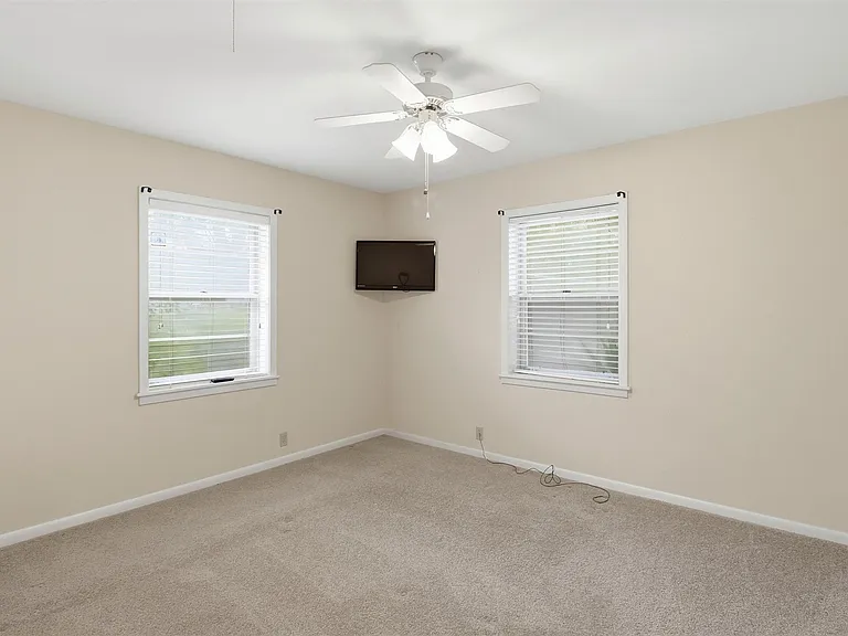 1335 Kathy Ave — Photo 35