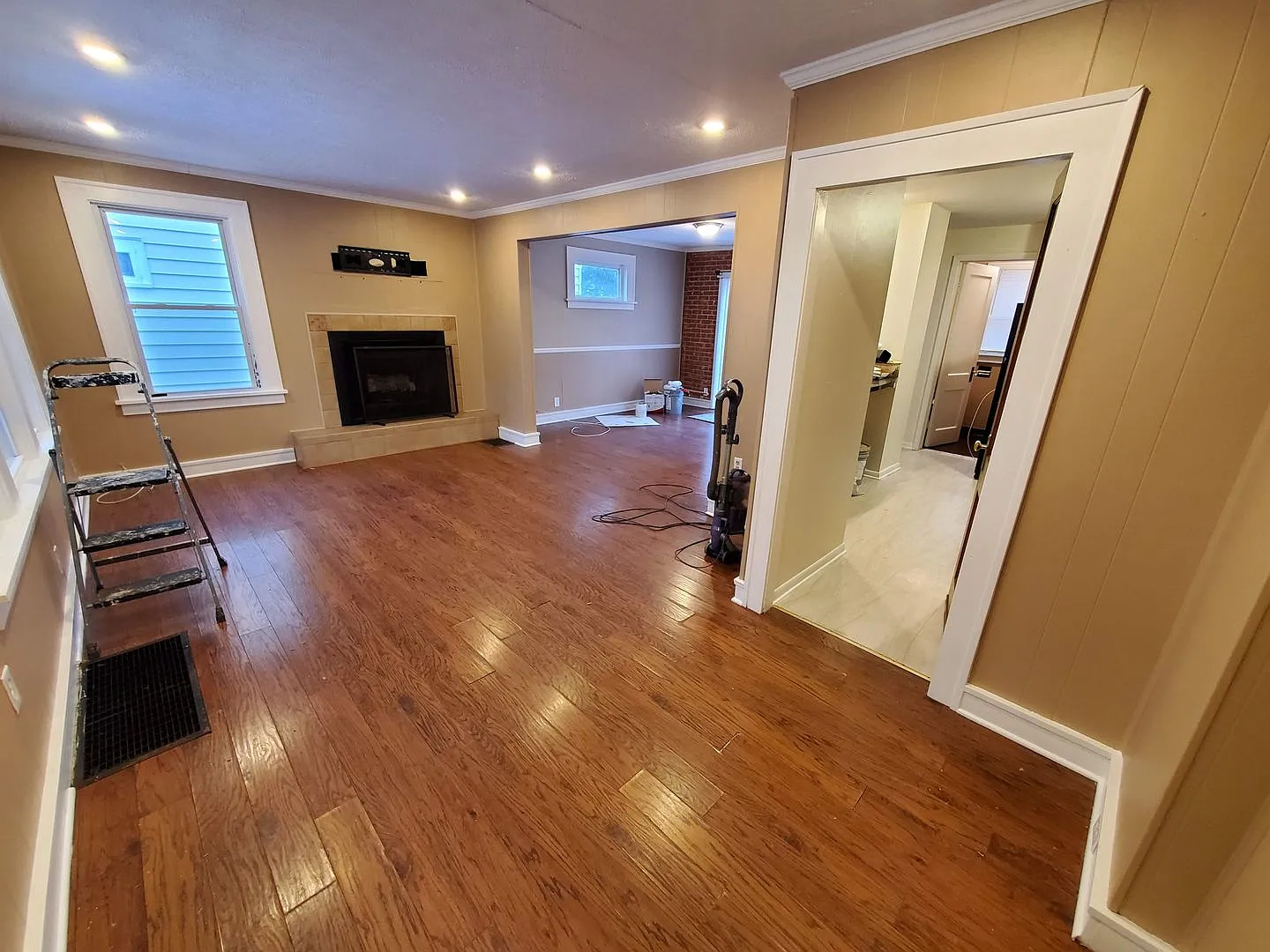 Available Soon Beautiful 3 Bedroom Single Family Rochester East Side — Photo 2