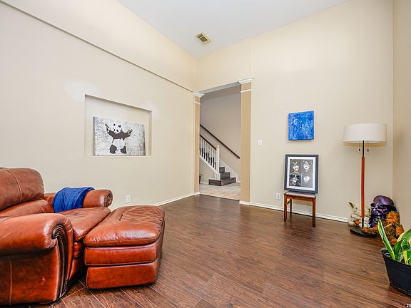 5th image of 8807 Brae Crest Dr