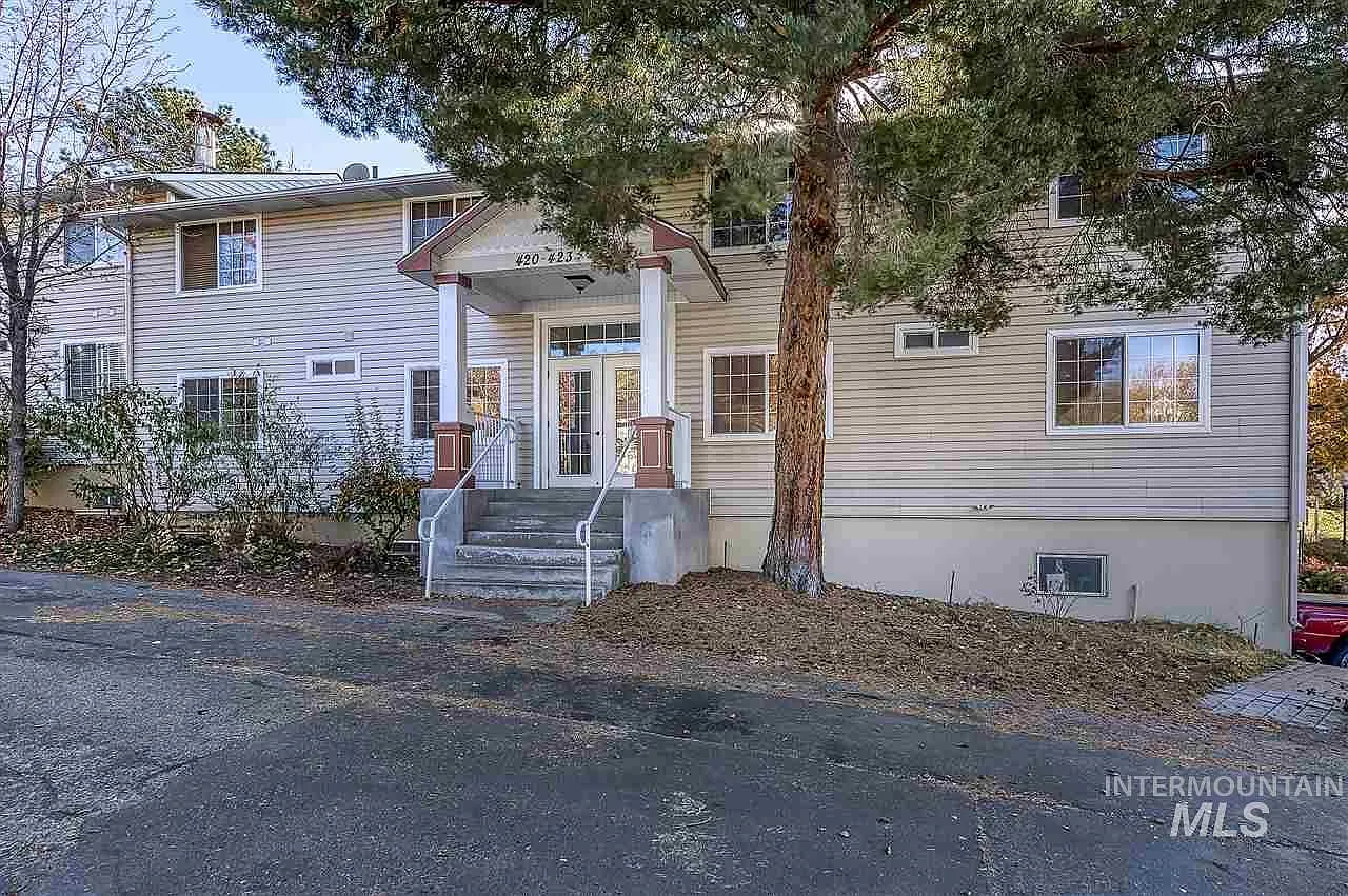 420 W Village Ln — Photo 4