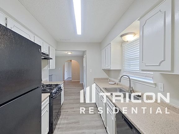 5th image of 1221 Aldenwood Dr