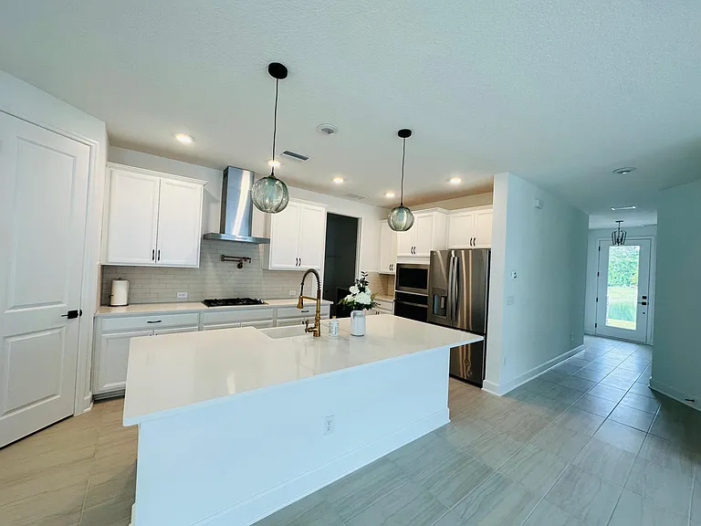 207 Chalet Ct — Photo 6